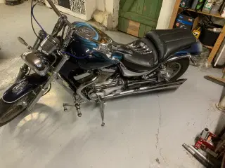 Suzuki Intruder 750