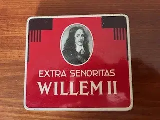 Gammel blikæske til cerutter