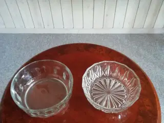 2 glasskåle til servering. Gaveide?