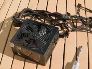 Langtidsholdbar MS-Tech 950W ATX Strømforsyning