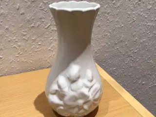 Hvid keramikvase. Loucarte