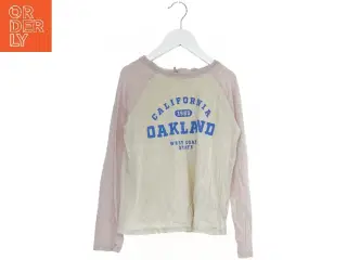 Langærmet bluse med print fra Only (str. 140)