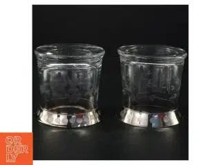 Glasvaser med sølvfarvet kant (str. 9 x 9,5 cm)