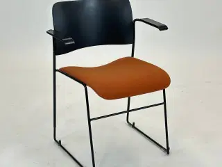 Howe | 40/4 Konferencestol (Orange/Sort)