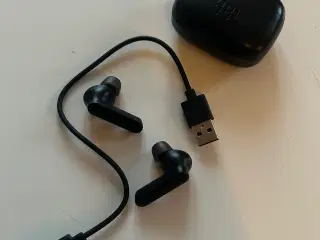 JBL Tune 230NC headset 