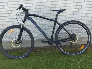 Fed mountainbike sælges