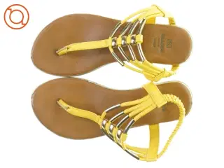 Gule sandaler (str. 35)