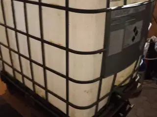 1000 l vandtank på trailer