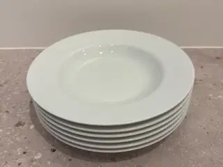 6 hvide dybe tallerkner gives væk