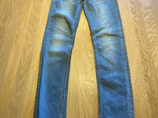 Levi’s jeans str. 10 år og lidt mere tøj i 140 
