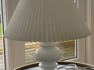 Holmegård bordlampe med Le Klint skærm