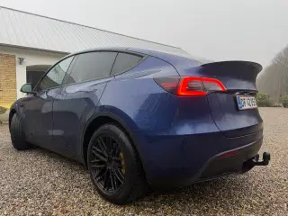 Tesla Model Y (Long Range AWD)