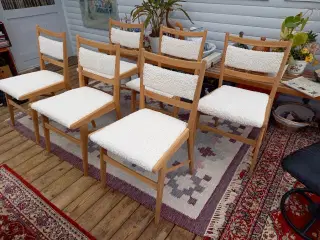 6 spisebordsstole i egetræ.