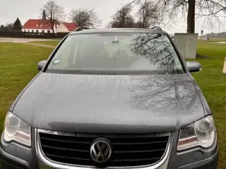 Sælger VW Touran 1,9 TDI. 