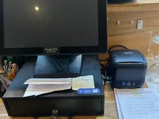 Kasseapperat med skuffe og printer