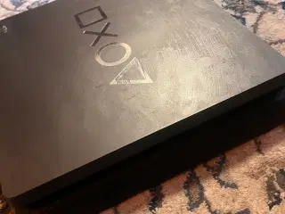 Playstationmed skærm og kontroller