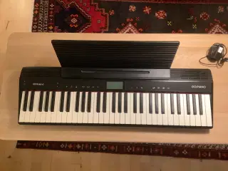 Roland GO:PIANO keyboard med stativ og lærebøger