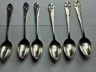 Teskeer, Fransk lilje, 13,5 cm. 2 tårne