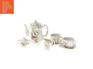 Porcelæns te-sæt med blomster (str. 14,5 og Ø 8,5 og 5 cm)