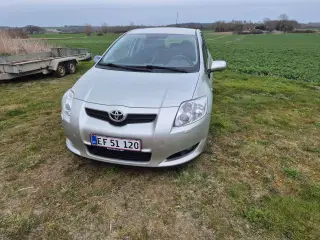 Toyota Auris 2,0 D-4D Luna