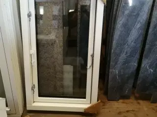 NYT SIDEHÆNGT VINDUE 59 X 99, KR. 1500