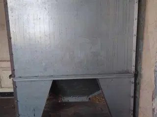 Stålsilo anvendt til træpiller 