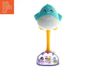 Blå og hvid pingvinrangle med lys (str. 13 cm)