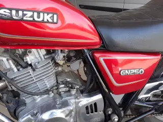 Suzuki gn 250