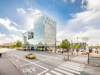 925 m² højloftet kontorlejemål tæt på Islands Brygge Metro