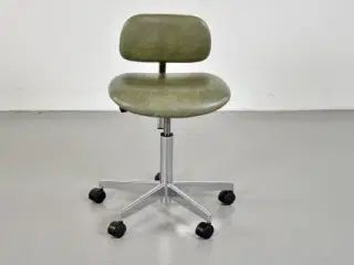 Vela kontorstol med grønt polster og stel i krom