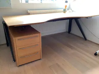 Hæve- sænke skrivebord