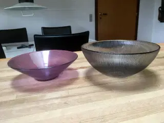 Glasskåle, farvede i presset glas