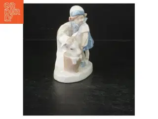 Porcelænsfigur af pige med kalv (str. 13 cm)
