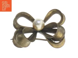 Gammeldags broche med perle (str. 3 x 2,3 cm)