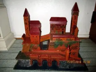 Antik legetøjs borg- / fæstningsbygning.