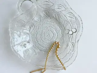 Klart glas, bladformet m kirsebærpræg