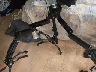 Monitorholder til 3 skærme, bord montering