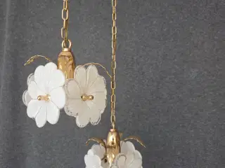 Lamper med blomster i glas