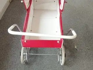 Rød dukkevogn fra 1970/80