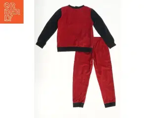 Basketball-inspireret joggingsæt fra Jordan (str. 116)