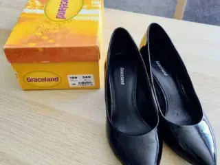 Flotte sorte lak pumps fra Graceland str 36