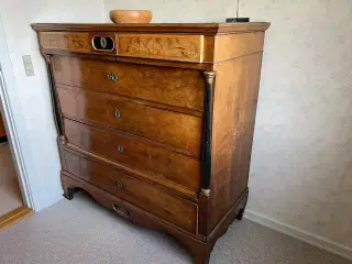 Antik kommode