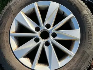 Alufælge 15” org. VW Golf 7 med slidte vinterdæk