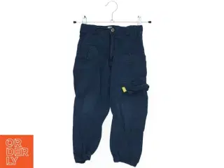 Mørkeblå cargo bukser fra DKNY (str. 98)