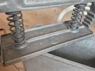 God gammeldags rullepølsepresser