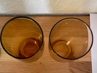 2 gl. håndblæste rav farvede glas