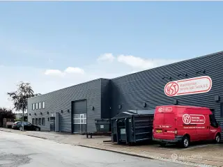 Produktions & lagerejendom centralt i Løsning