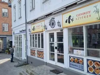 Butik til grillbar, vaffelbod, iskiosk eller.... - i alt ca. 86 kvm
