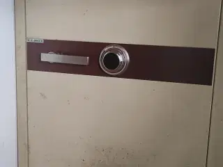 pengeskab 