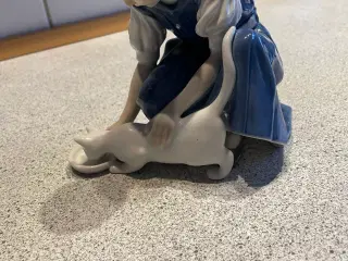 Porcelænsfigur pige m. kat